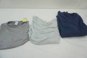 lot 375 image: NEW Cloths Lot 2 Sweaters Size XL-mens & Womens, 1 t-shirt size M Womens