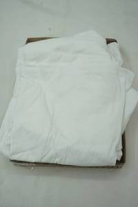 lot 381 image: White T-Shirts NEW Size (4ct) Size M
