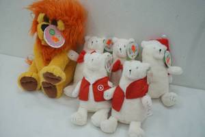lot 415 image: Stuffed Animals (Lion & Polar Bears)