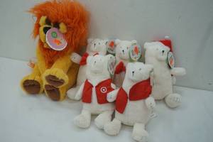 lot 416 image: Stuffed Animals (Lion & Polar Bears)