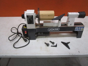 lot 70 image: Benchtop Wood Lathe