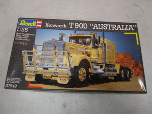 lot 102 image: Vintage Semi Model