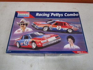 lot 105 image: Vintage Racing Pettys Combo Models