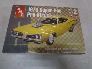 lot 106 image: Vintage Muscle Car Model (factory sealed)