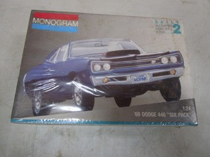 lot 107 image: Vintage Muscle Car Model (factory sealed)
