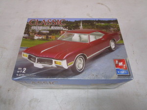 lot 110 image: Vintage Muscle Car Model (factory sealed)