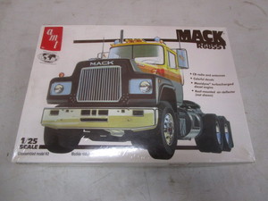 lot 119 image: Vintage Semi Model (factory sealed)