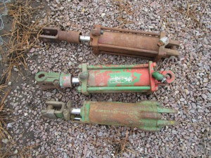 lot 17-B image: Hydraulic Cylinders