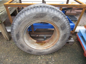 lot 17-D image: 18.25-20 Truck Tire & Wheel