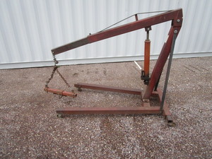 lot 73 image: Cherry Picker Engine Hoist