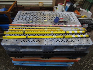 lot 39 image: (36) Driveway Markers