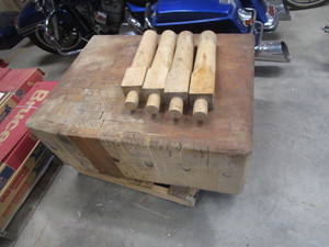 lot 29 image: Large Butcher Block 30x41x16 w18 Legs (needs some work)