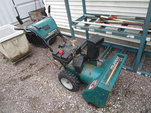lot 129 image: Murray 27 Snowblower