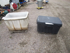 lot 132 image: Receiver Hitch Tote & Rolling Bin