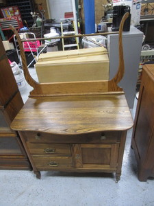 lot 146 image: Vintage Dresser Stand 34x20x53