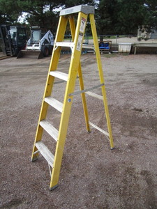 lot 152 image: 6 Keller Fiberglass Step Ladder