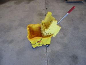 lot 178 image: Rubbermaid Mop Bucket