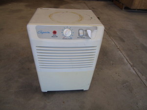 lot 179 image: De-Humidifier