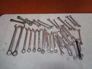 lot 207 image: Std. & Metric Wrenches