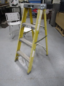 lot 242 image: Keller 4 Fiberglass Step Ladder