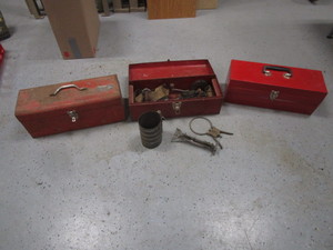 lot 323 image: Small Engine Tools & Toolboxes