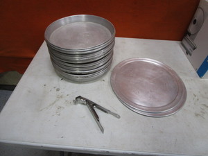 lot 340 image: (21) 12 Alum Pizza Pans