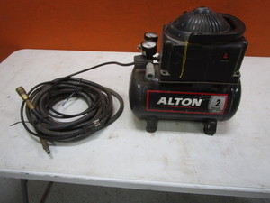 lot 42 image: Small Air Compressor