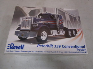 lot 121 image: Vintage Semi Model (factory sealed)