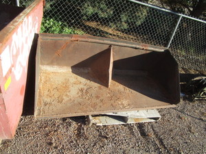 lot 72 image: 78 Skid Steer Snow Bucket