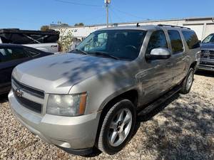 lot 4 image: 2008 Chevrolet Suburban LT 4x4
