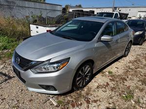 lot 8 image: 2017 Nissan Altima SL