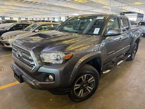 lot 14 image: 2016 Toyota Tacoma TRD Sport Crew Cab 4x4