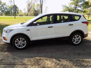 lot 2 image: 2019 Ford Escape
