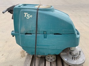 lot 46 image: Tennant T5e Floor Scrubber