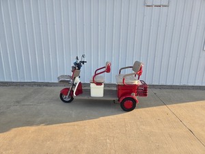 lot 9 image: 2025 SDLANCH Electric Tricycle Mini Golf Cart (IRGC40) - Red