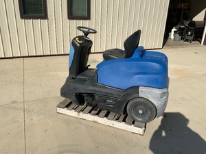 lot 52 image: Kartcher Ride On Floor Sweeper