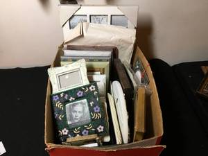 lot 136 image: Vintage Frames Lot