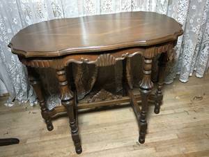 lot 3 image: Antique Table