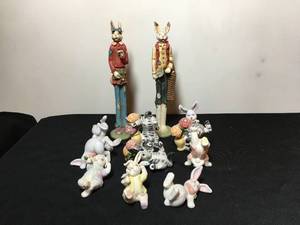 lot 105 image: Figurine Lot