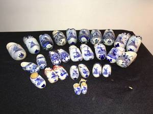lot 106 image: Holland Delft Blue Figurines