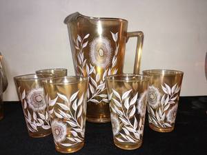 lot 111 image: Jeannette Marigold Carnival Glass
