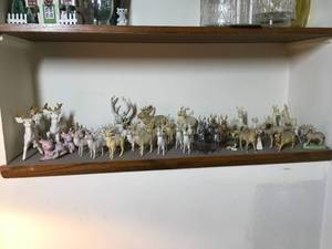 lot 125 image: Deer Figurine Lot