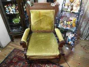 lot 10 image: Gold Victorian Velvet Chair