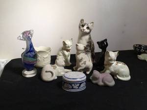 lot 159 image: Cat Ceramic Statues and Dcor