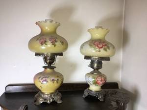 lot 13 image: Vintage Hurricane Lamps