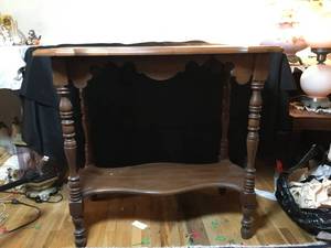 lot 16 image: Antique Wooden Table
