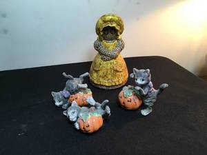 lot 88 image: Holiday Halloween Dcor