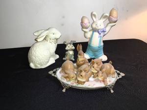 lot 89 image: Holiday EasterBunny Theme Dcor