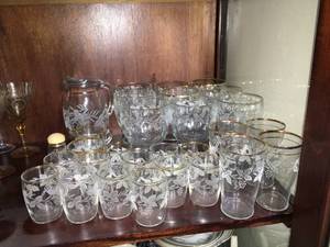 lot 233 image: Antique Glassware