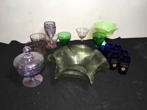 lot 238 image: Assorted Glass Items